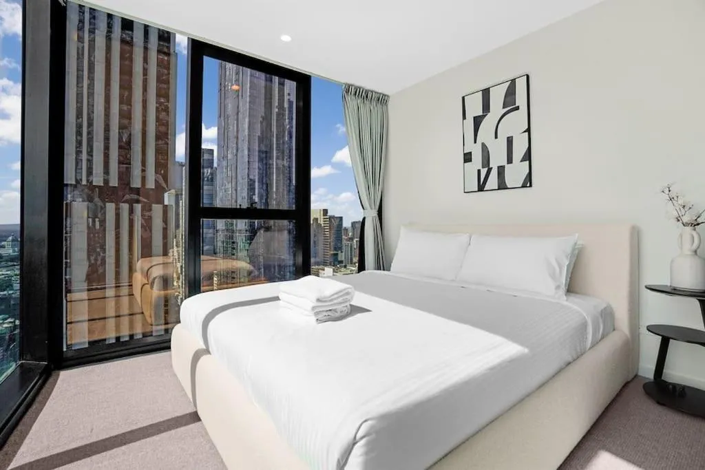 New Urban Sanctuary At UNO-Perfect Location 2B1B — 2