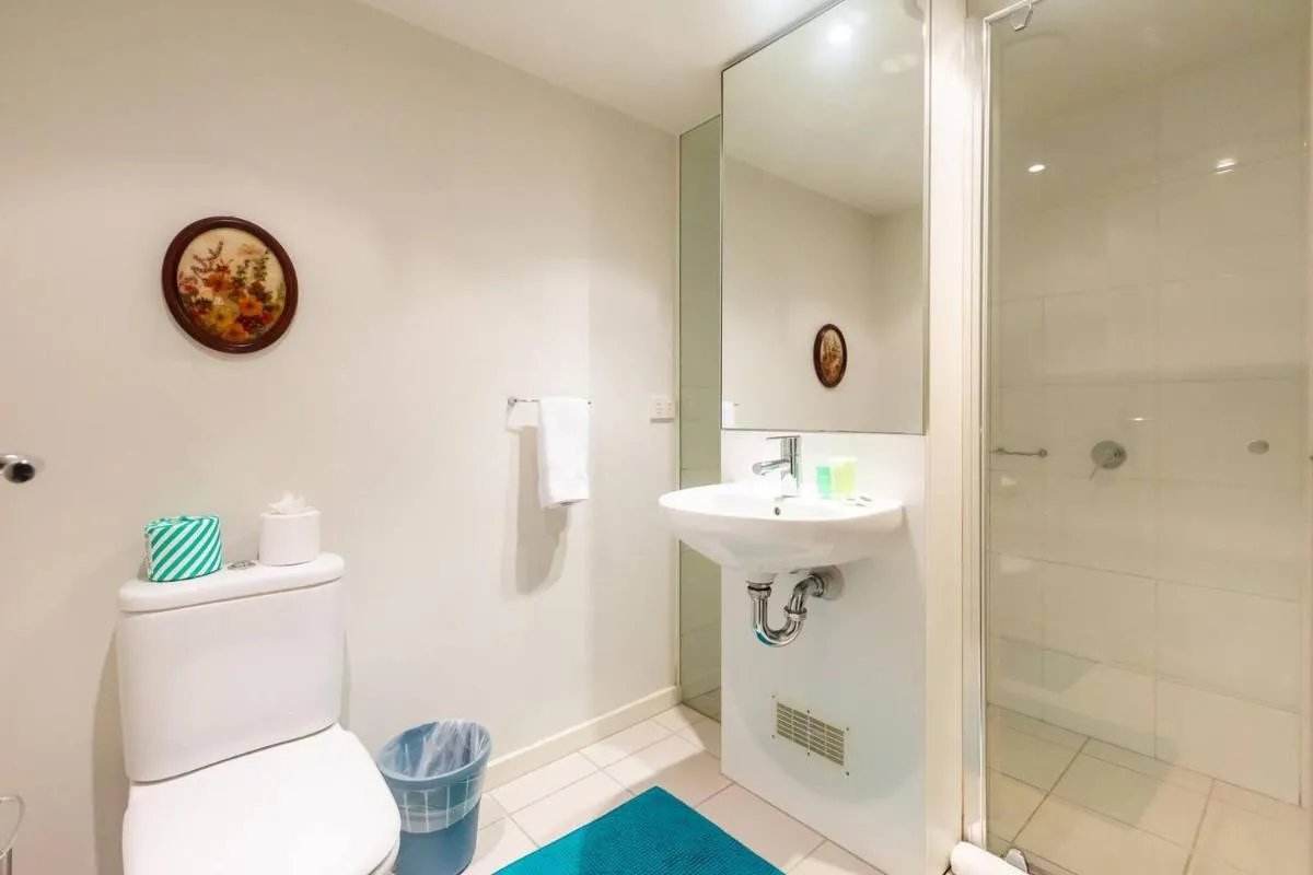 New York Lofted CBD Retreat with Pool and Parking — 3