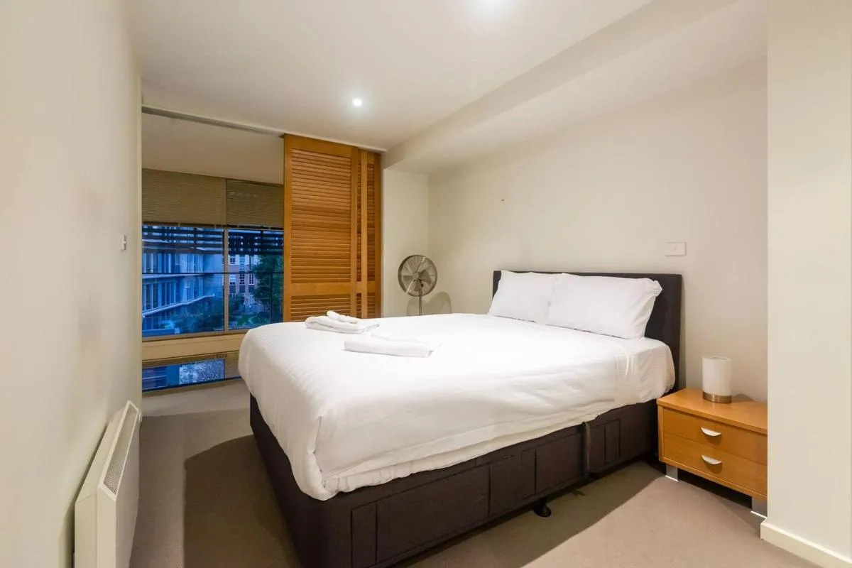 New York Lofted CBD Retreat with Pool and Parking — 2