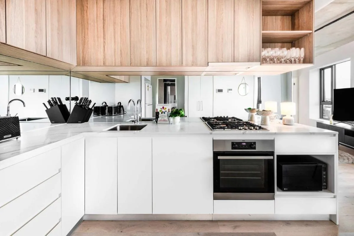 Newly Furnished Stylish 2BR Southbank Apartment — 3
