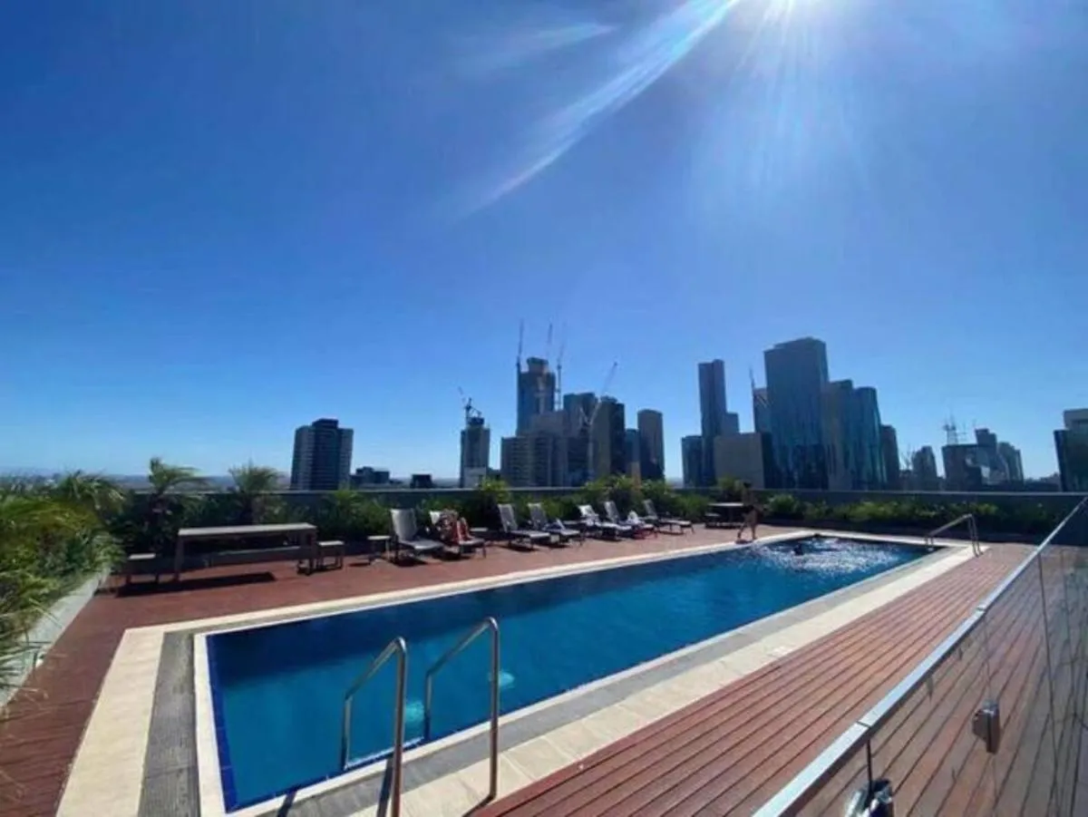 Nice View 2br Apt At William St Pool Gym Balcony — 4