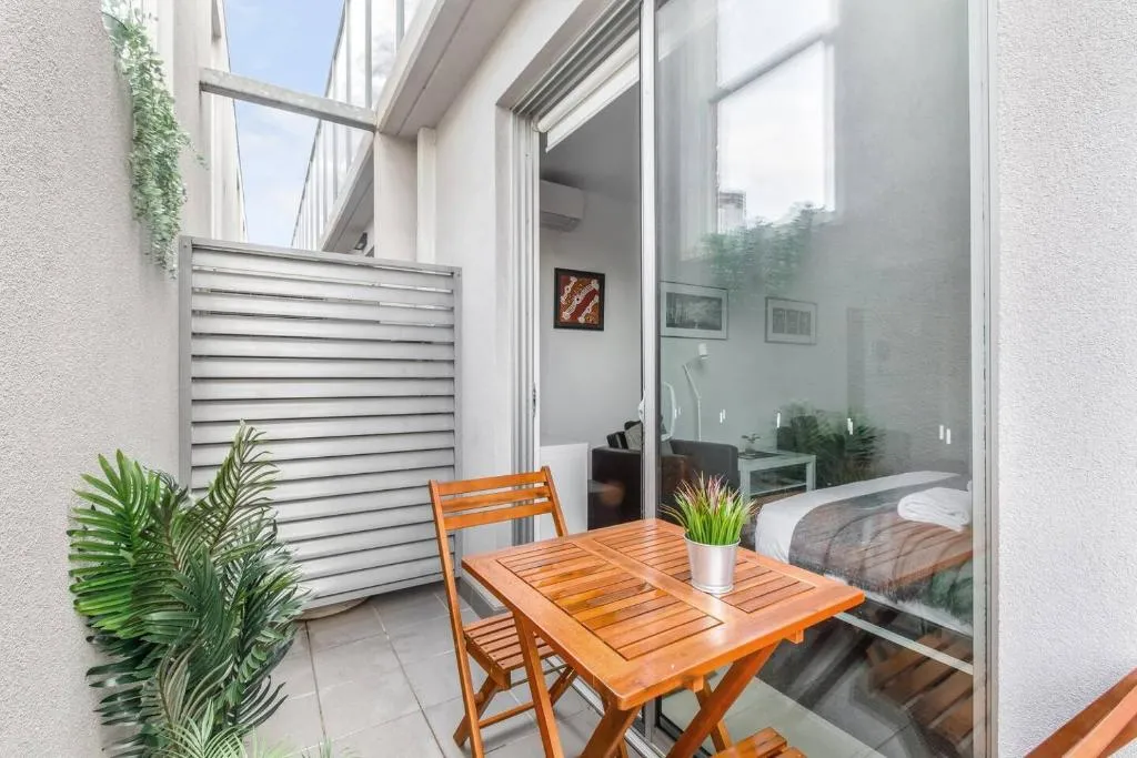 Nicholson’s Nest – A Balcony Studio in Funky Fitzroy