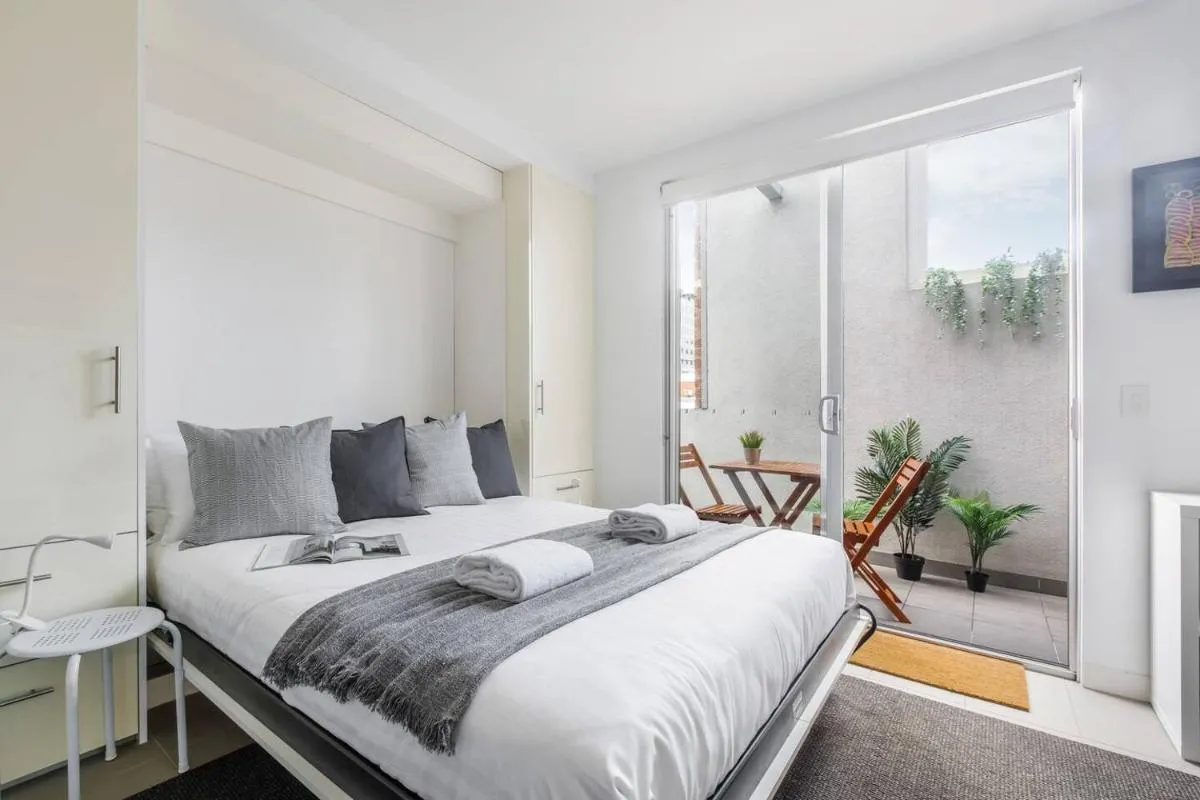 Nicholson’s Nest – A Balcony Studio in Funky Fitzroy — 2