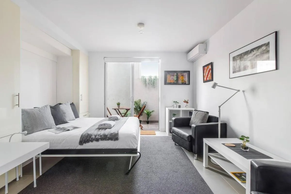 Nicholson’s Nest – A Balcony Studio in Funky Fitzroy — 5