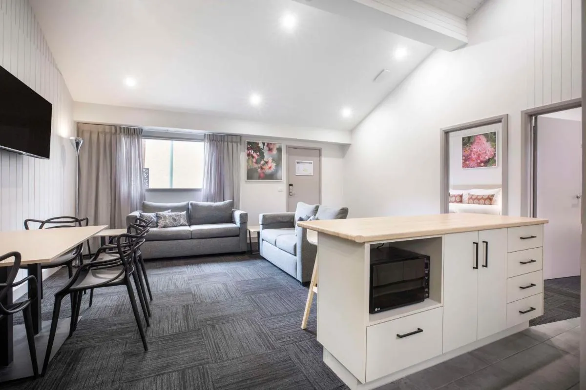 Nightcap at Ferntree Gully Hotel Motel — 4