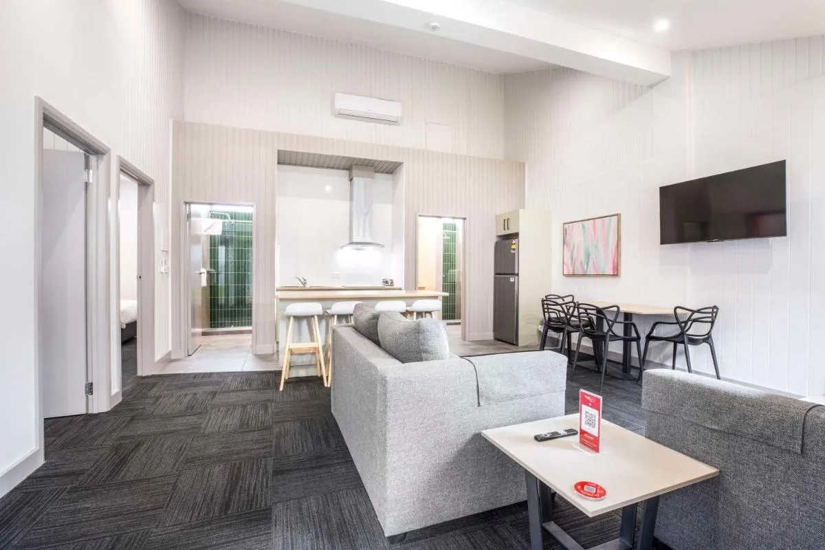 Nightcap at Ferntree Gully Hotel Motel — 5