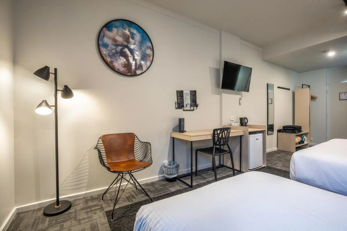 Nightcap at Keysborough Hotel — 5