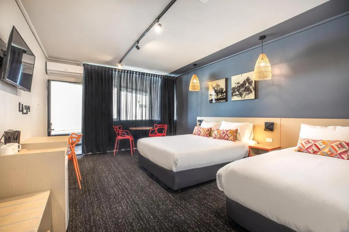 Nightcap at Monash Hotel — 2