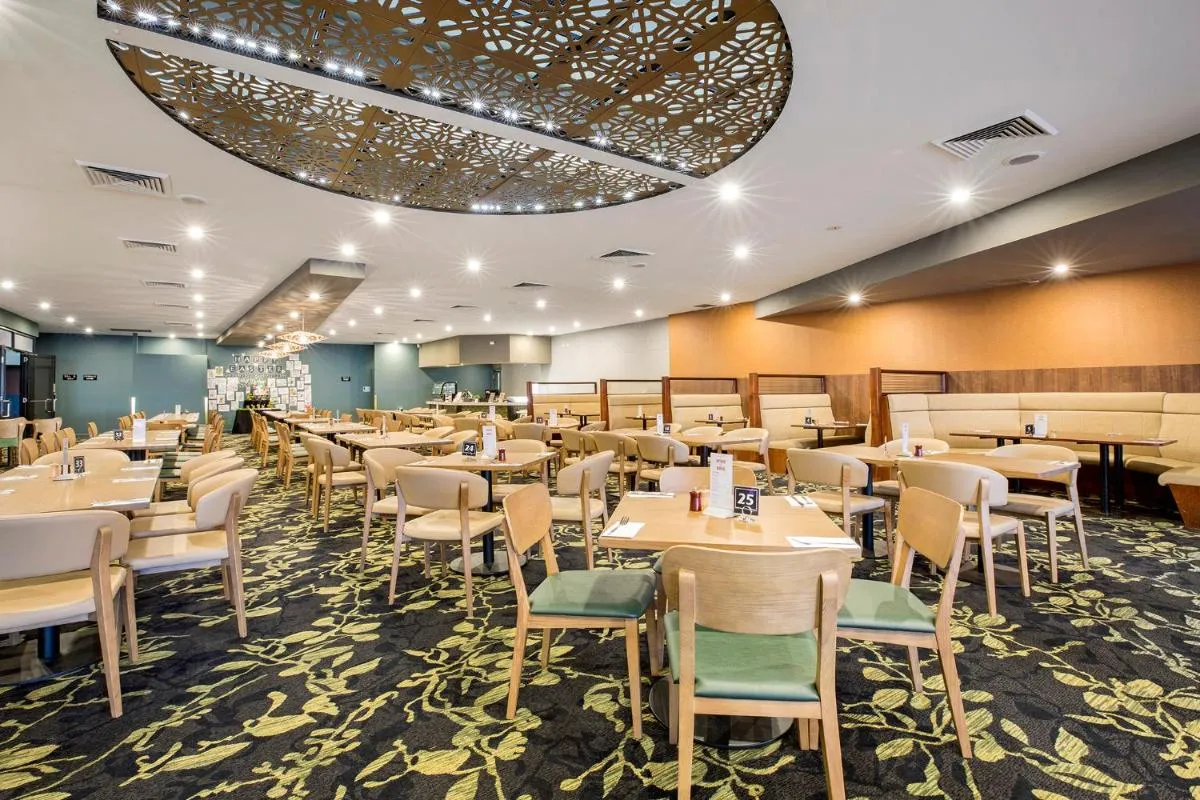 Nightcap at Monash Hotel — 4