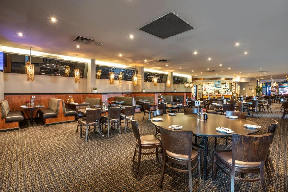 Nightcap at Sandbelt Hotel — 4