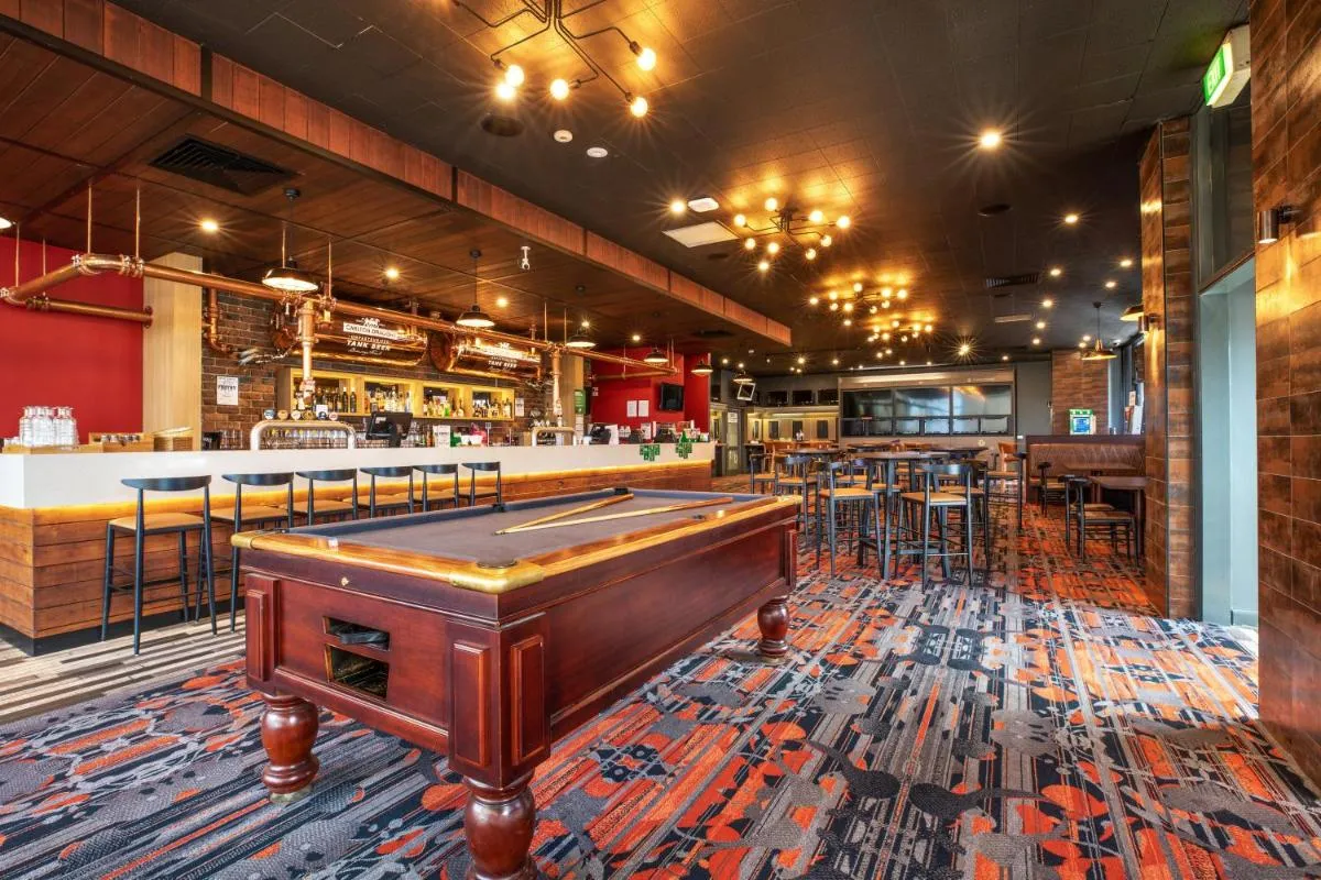 Nightcap at Sandringham Hotel — 5