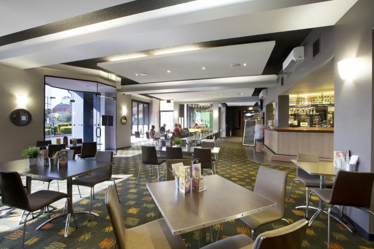 Nightcap at St Albans Hotel — 4