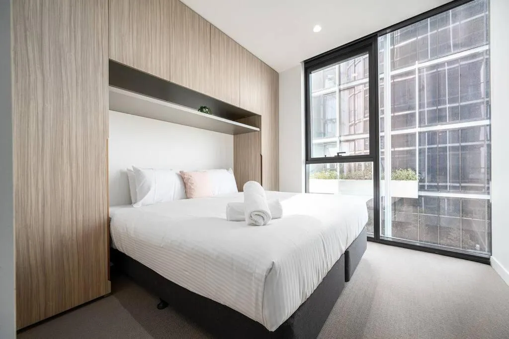 Nine Elm – Port Melbourne 403 — 2