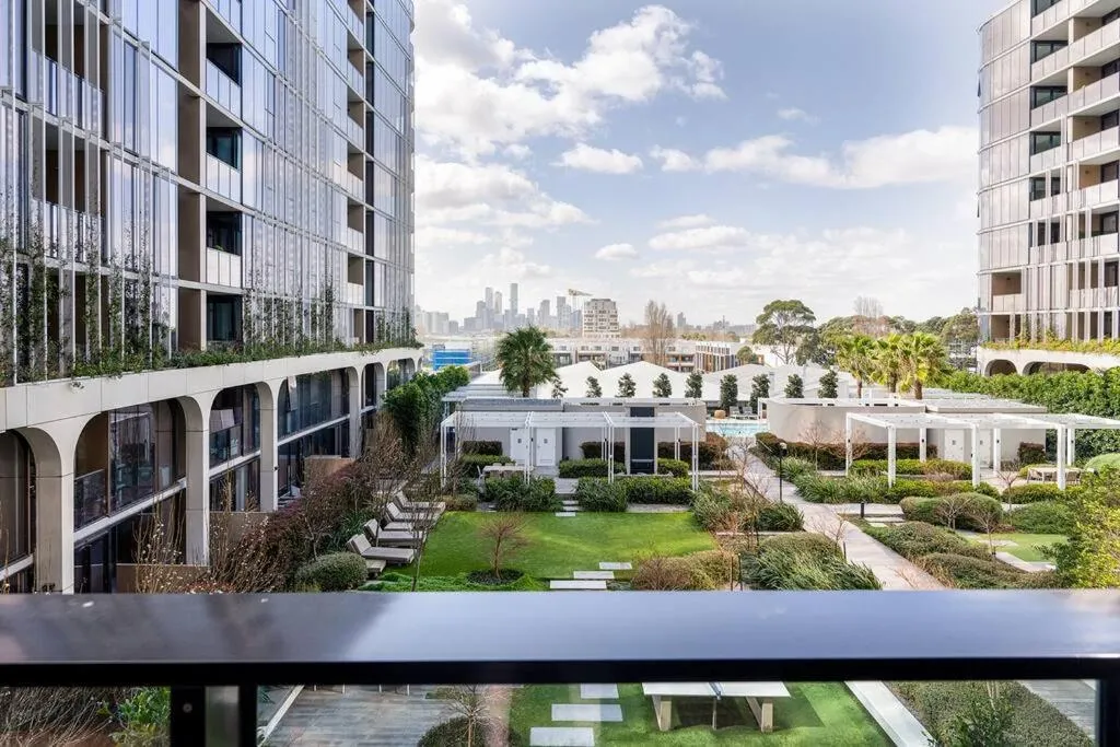 Nine Elm – Port Melbourne 403 — 5