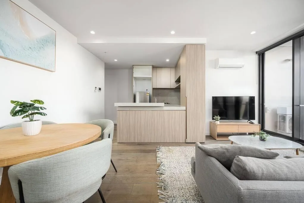 Nine Elm – Port Melbourne 403 — 4