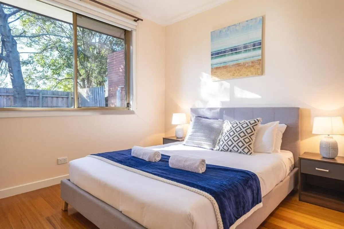 Nunawading Beautiful 3br Housedeckingcourtyard — 2