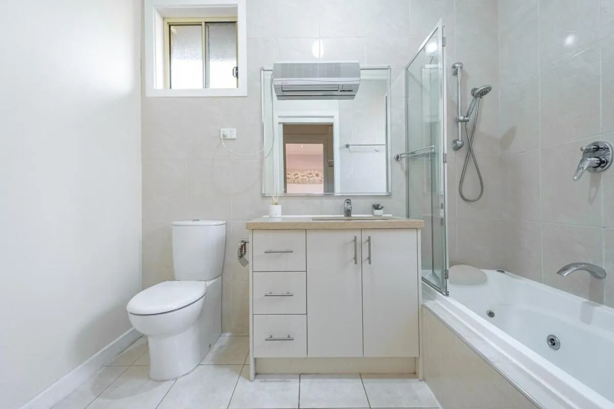 Nunawading Beautiful 3br Housedeckingcourtyard — 3