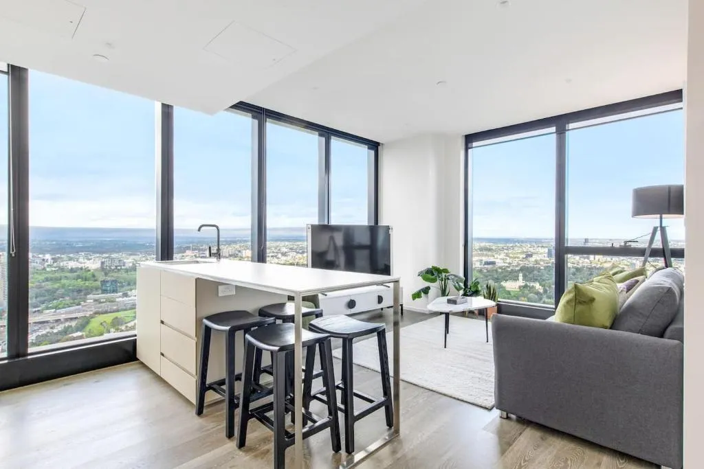 Olive Alcove – A Sweeping Skyline Sanctuary near CBD