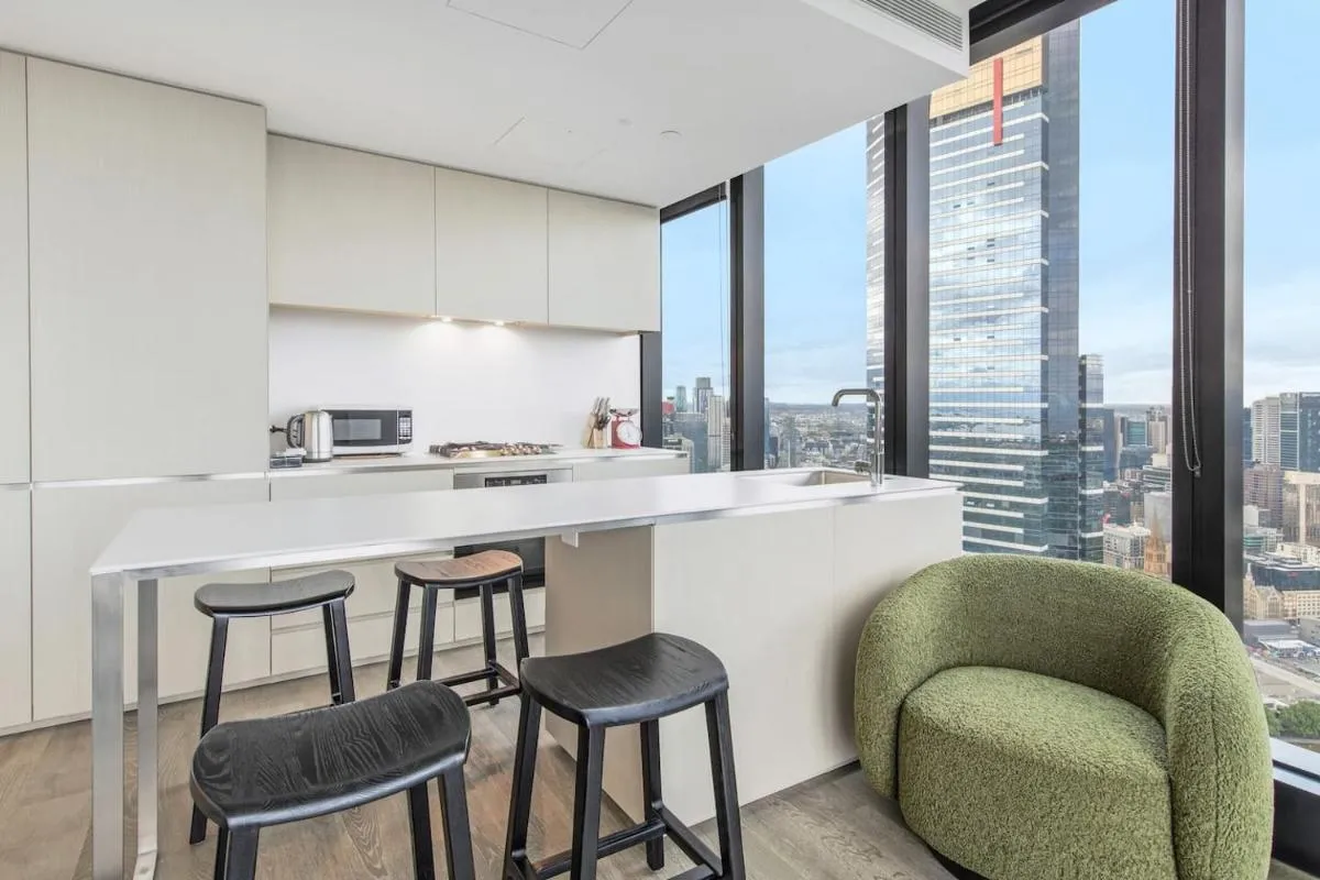 Olive Alcove – A Sweeping Skyline Sanctuary near CBD — 3