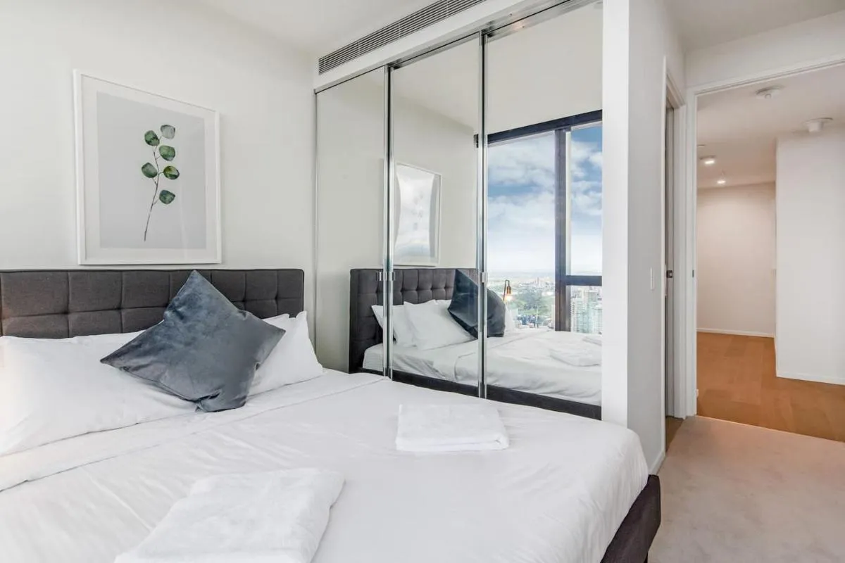Olive Alcove – A Sweeping Skyline Sanctuary near CBD — 2