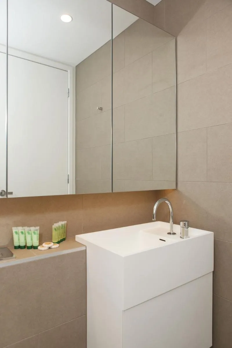 Olive Alcove – A Sweeping Skyline Sanctuary near CBD — 4