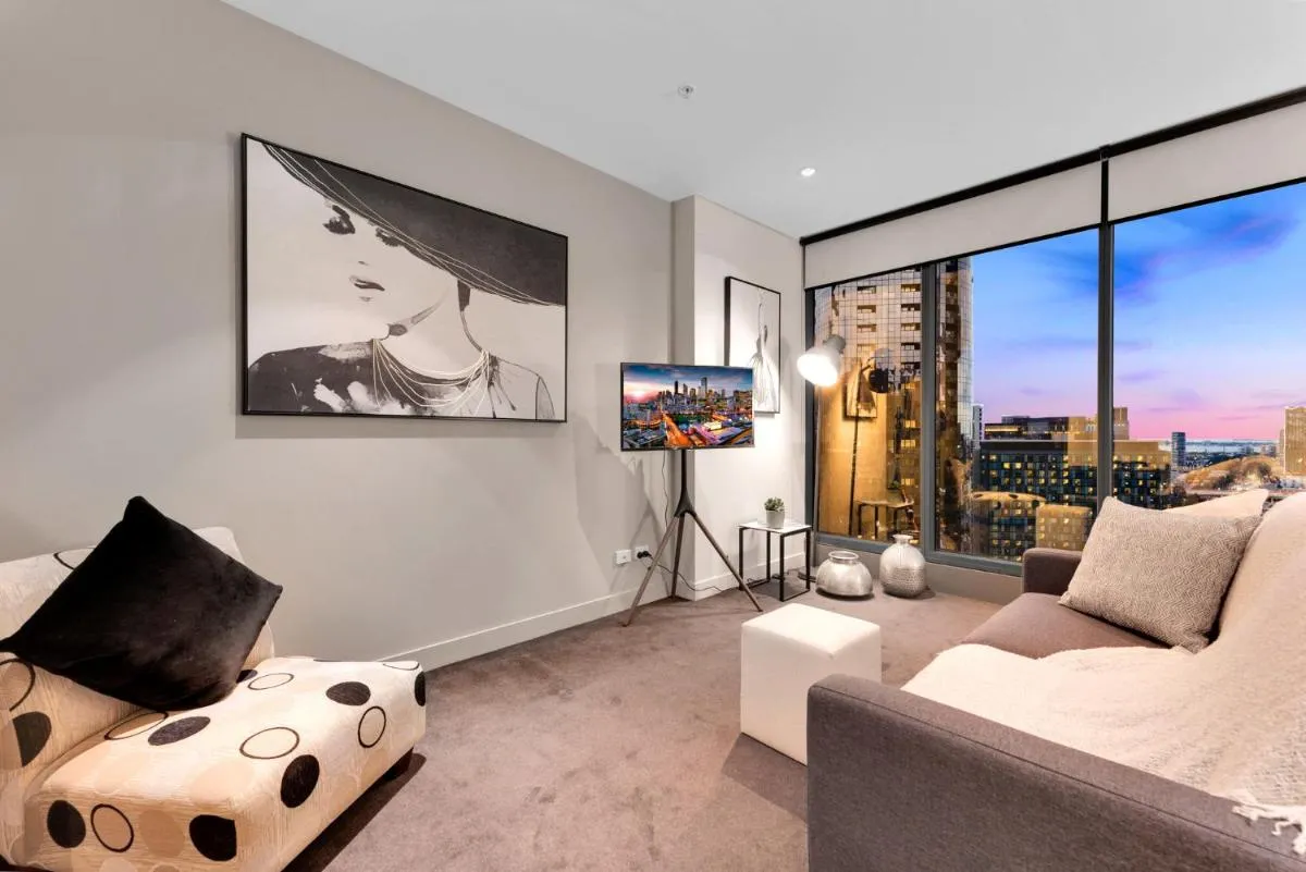 Opulent Level 25 Condo with Breathtaking Views — 5