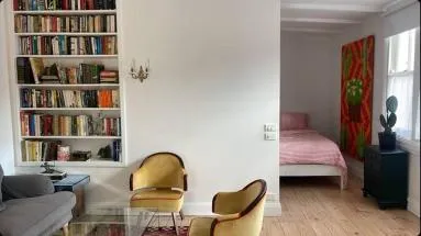 Paris Apartment with garden terrace in St Kilda — 3