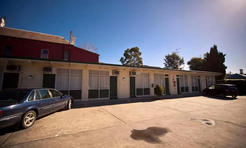 Parkville Motel — 5