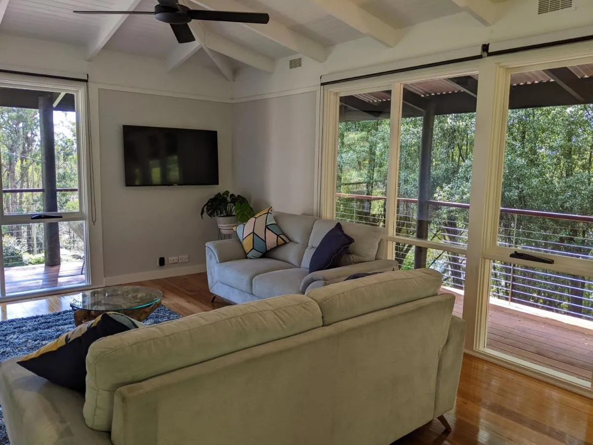 Peaceful country home in a middle of a rainforest — 5
