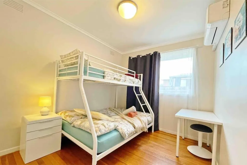 Peaceful location 3BR WiFi/Netflix/Kitchen — 2