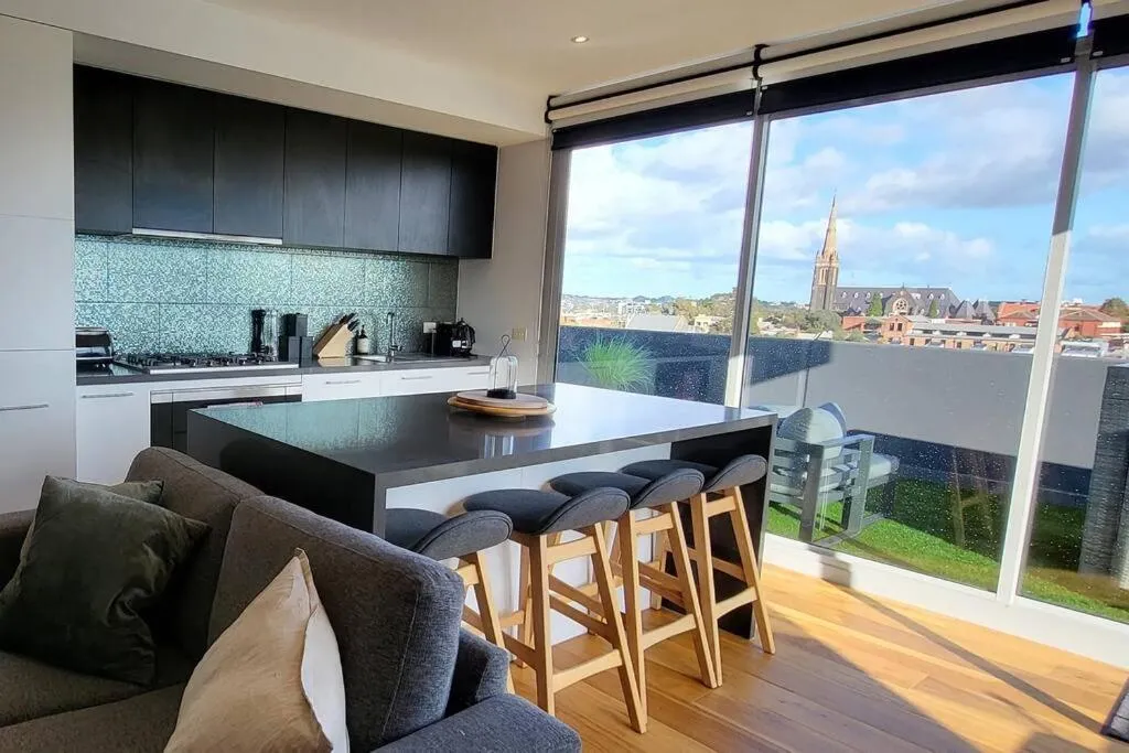 Penthouse 3 bedroom 6 guests 2 bathrooms — 4