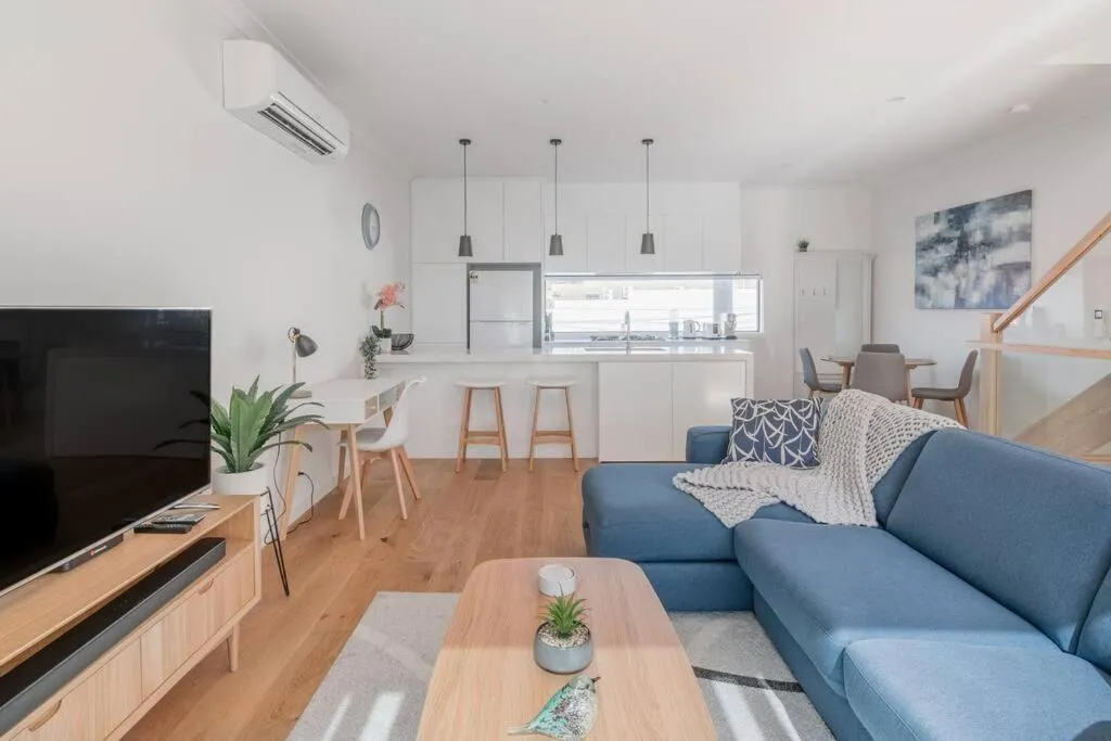 Perfect Port Melbourne Townhouse — 3