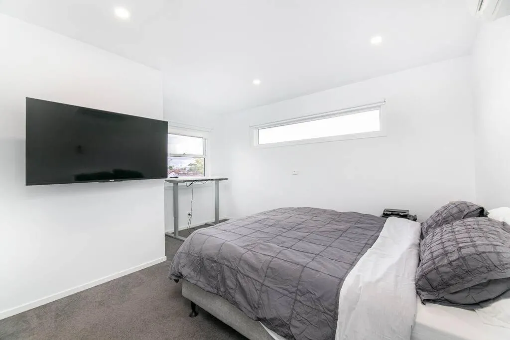 Perfect for Families and Groups – Large 5 Bedroom — 5