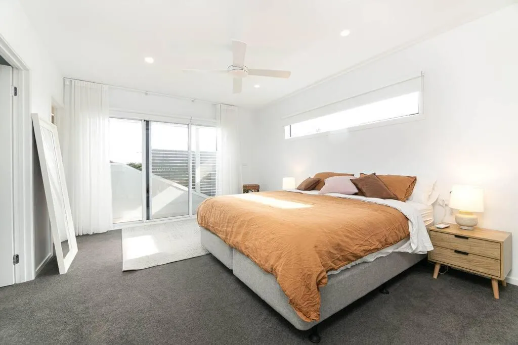 Perfect for Families and Groups – Large 5 Bedroom — 2