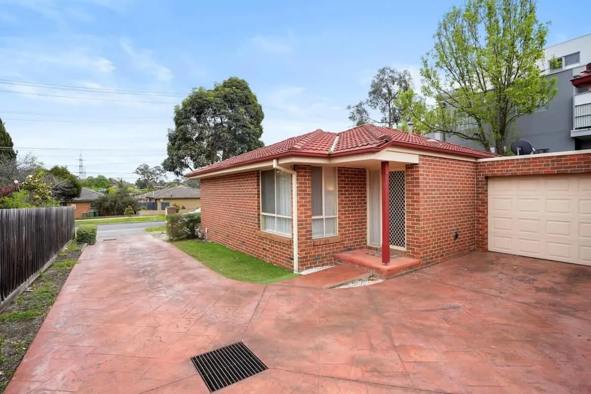 Perfectly Located Townhouse in heart of Ringwood — 5
