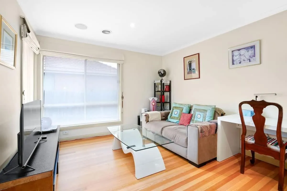 Perfectly Located Townhouse in heart of Ringwood — 4