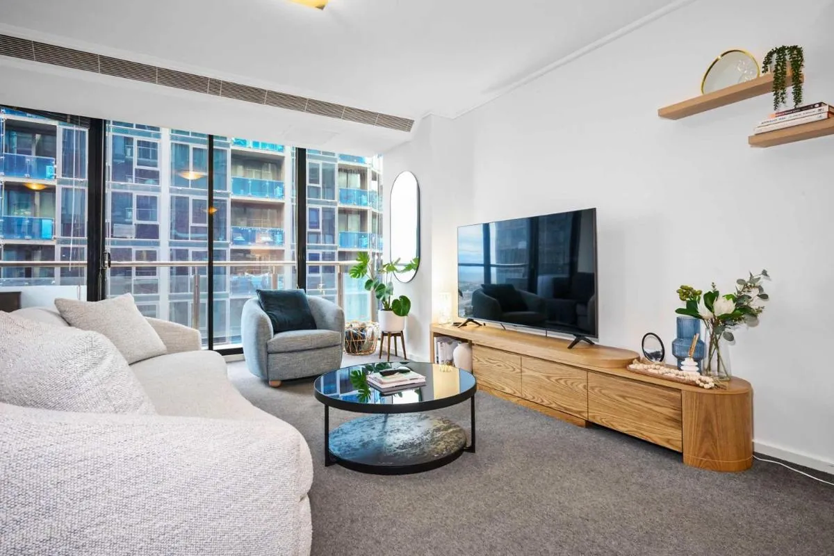 Perfectly Styled Urban Retreat in Southbank — 5
