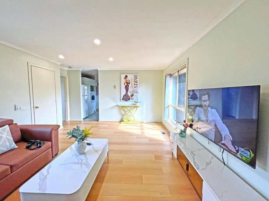 Pet-Friendly Retreat 2BR Ringwood Prime location — 5