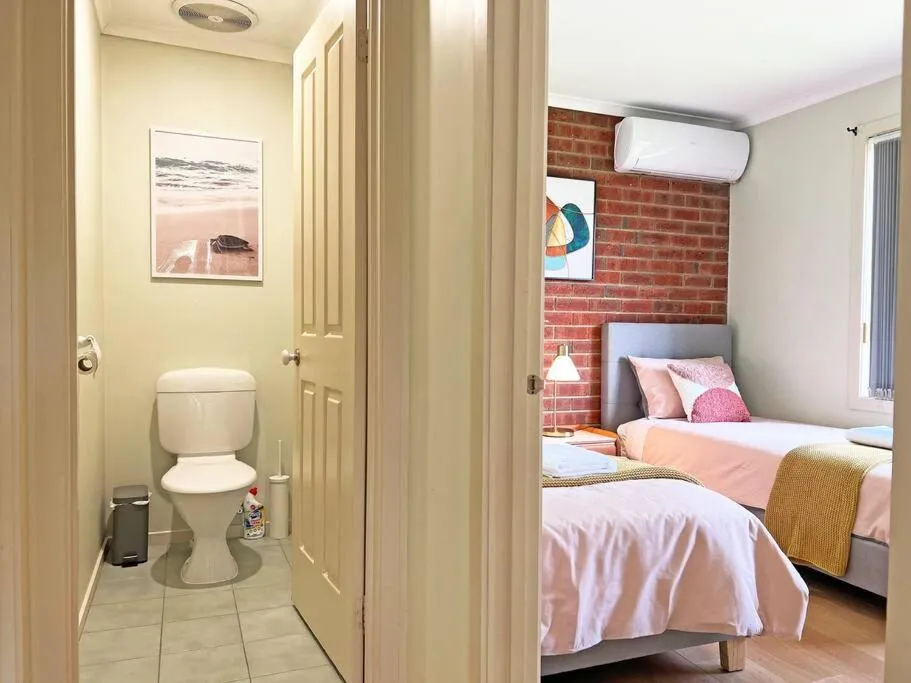 Pet-Friendly Retreat 2BR Ringwood Prime location — 3