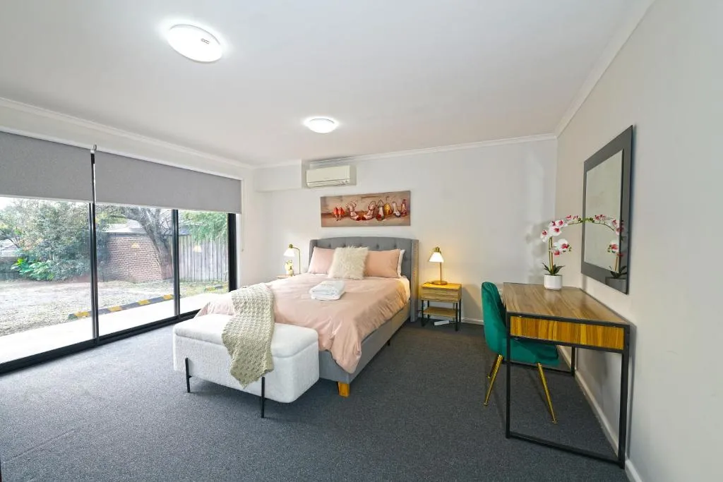 Pet Friendly Well-appointed 3BM Retreat Parking Netflix