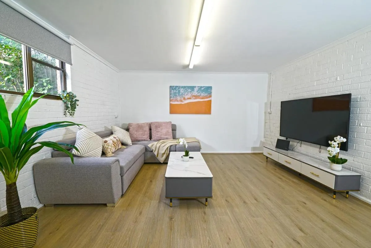 Pet Friendly Well-appointed 3BM Retreat Parking Netflix — 5