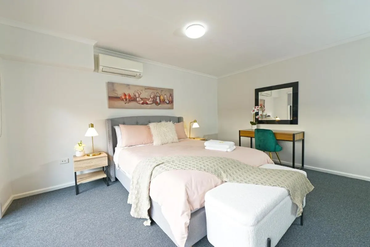 Pet Friendly Well-appointed 3BM Retreat Parking Netflix — 2