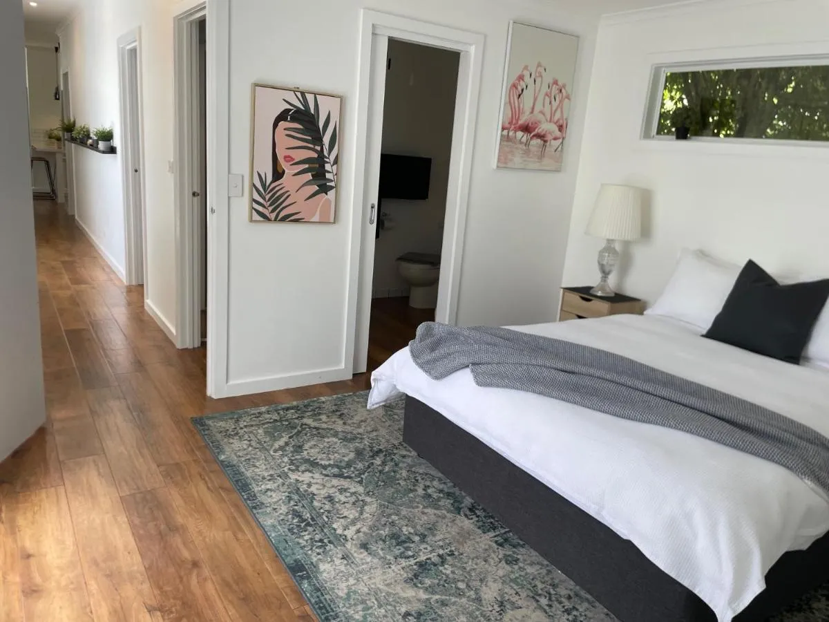 Position Perfect in the Heart of Sherbrooke — 3