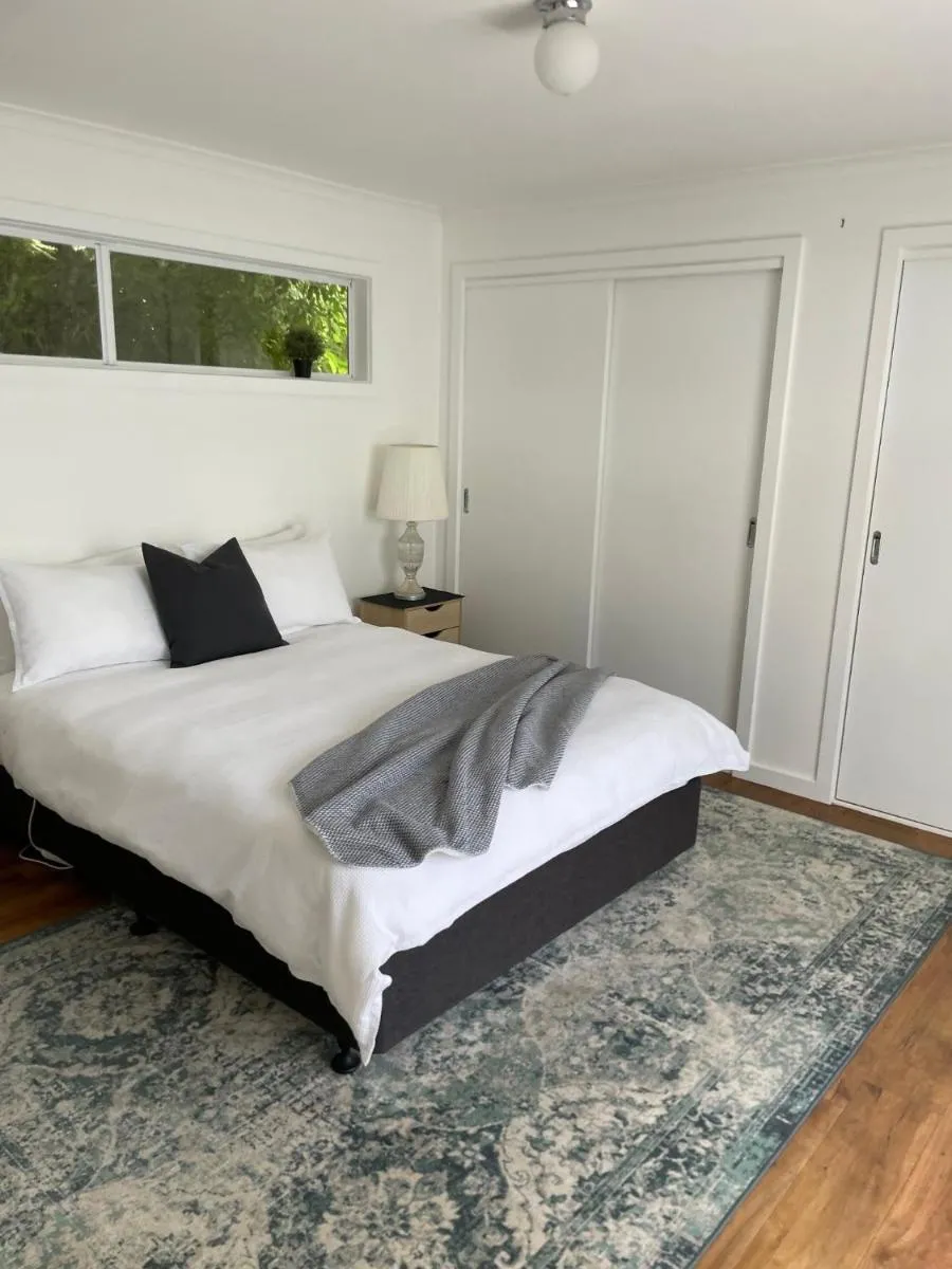 Position Perfect in the Heart of Sherbrooke — 5