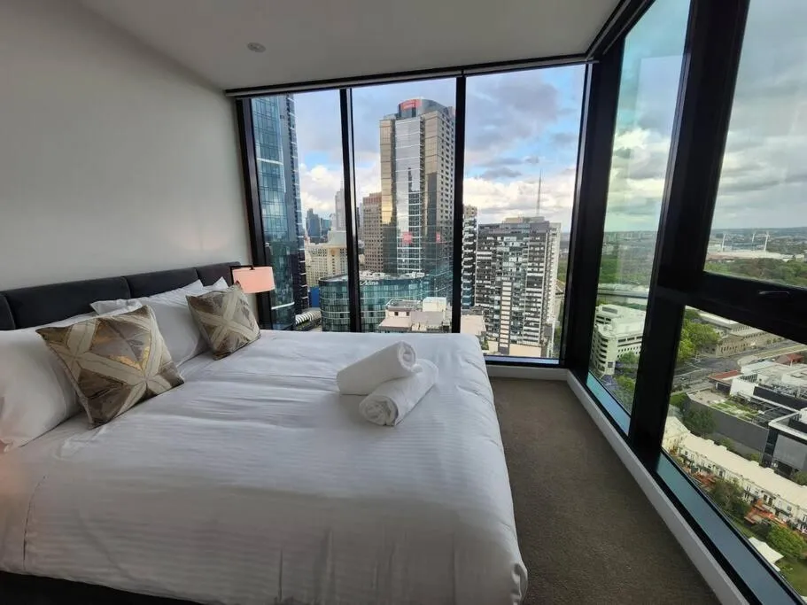 Premier 3 Bedroom Apartment in Southbank — 2