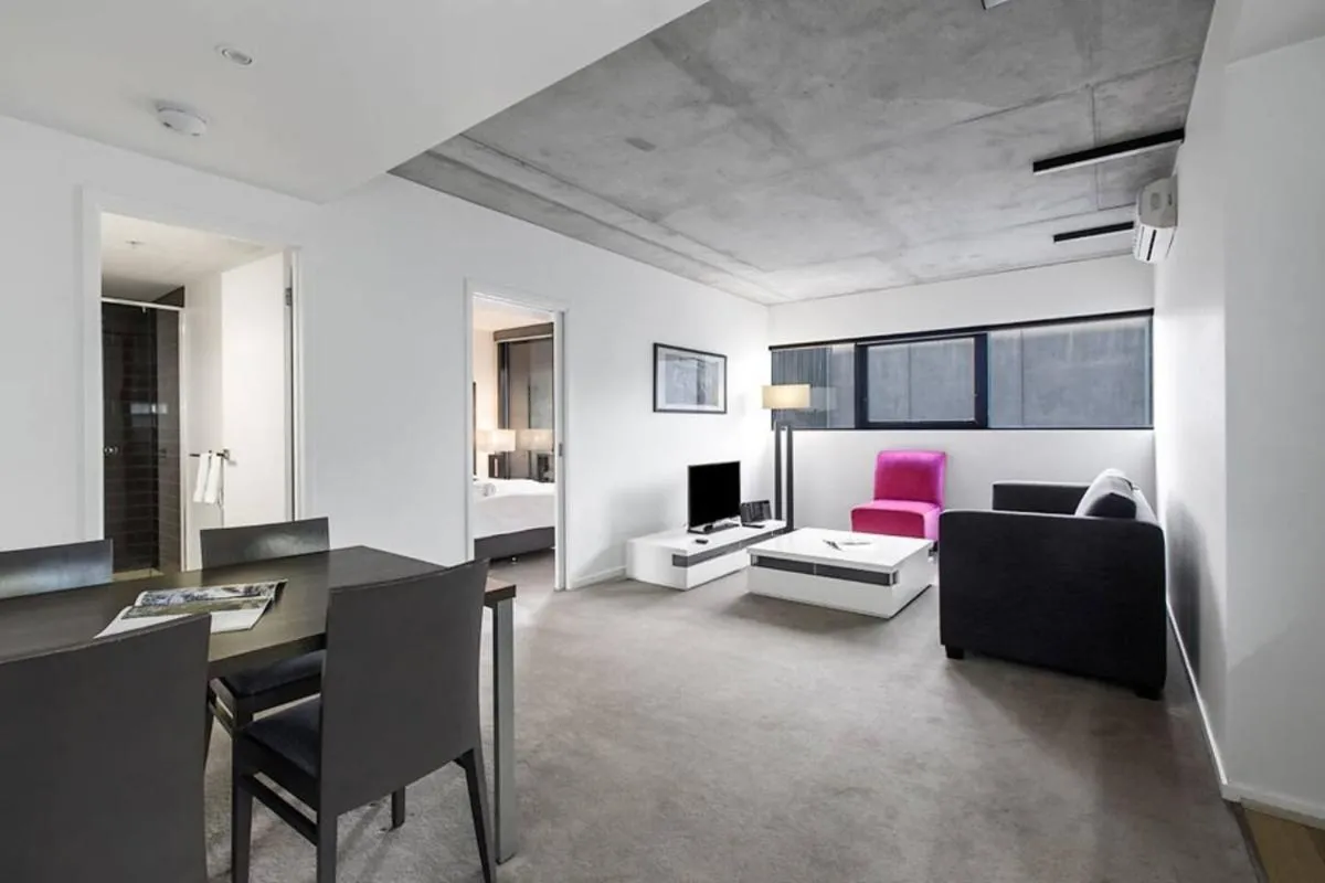 Refresh at Rhapsody – City-Fringe Contemporary — 5
