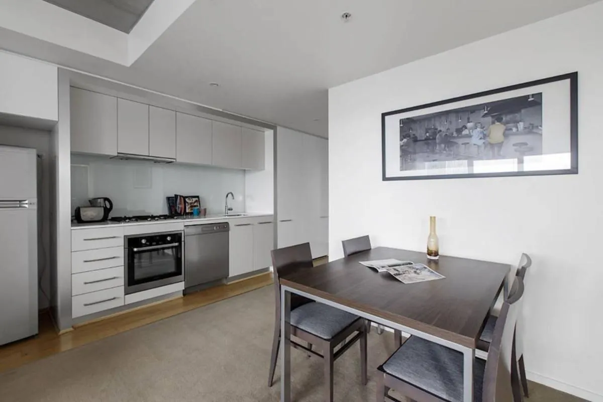 Refresh at Rhapsody – City-Fringe Contemporary — 4