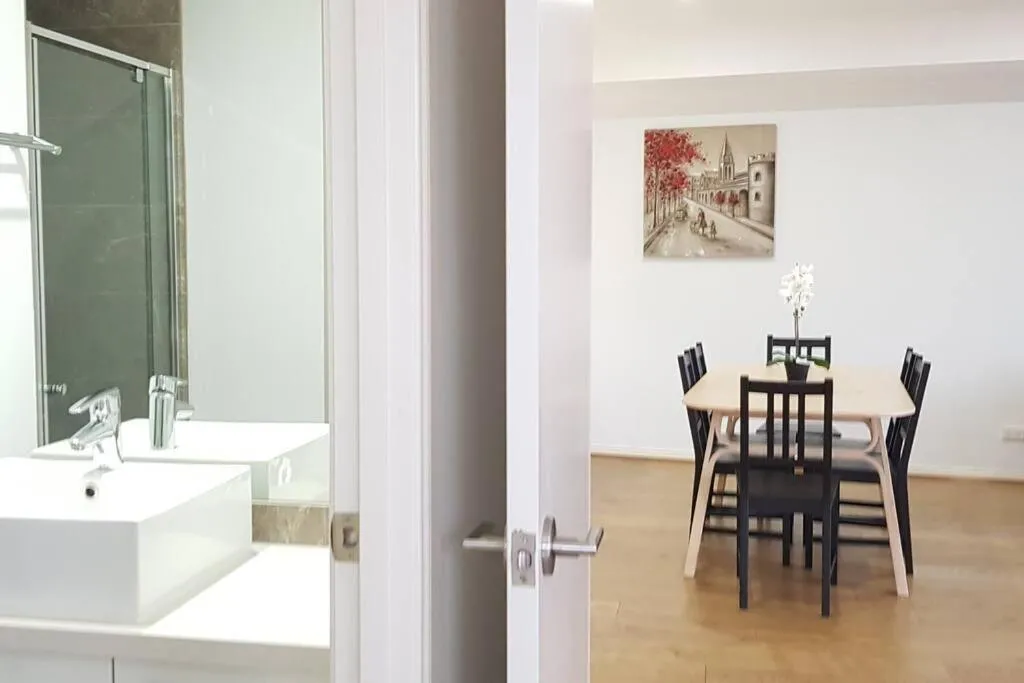 RiverView Spacious 3BR2Bath2Car WifiPoolGym Crown — 3