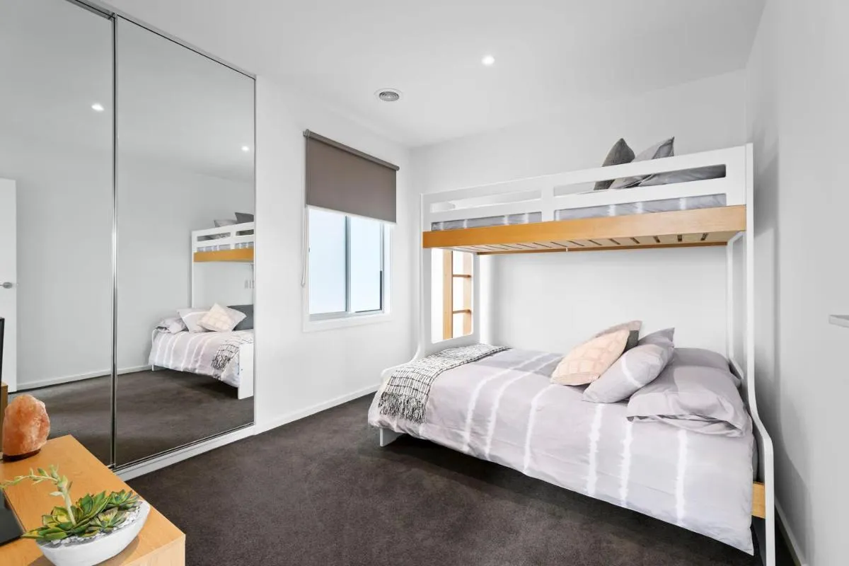 Riverside Villa & Pet Friendly — 2