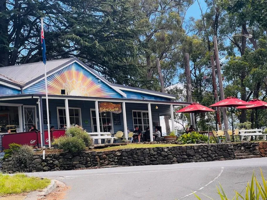 Romantic Retreat in the Dandenong Mountains — 3
